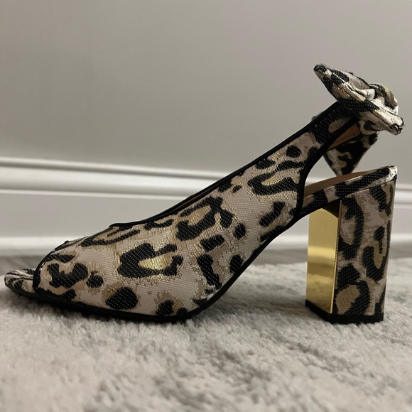 J. Renee Brietta Leopard Slingback Block Heels ๐ - Picture 9 of 16